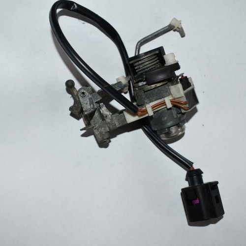 VW Golf 4 ignition lock used with key and 3 door locks