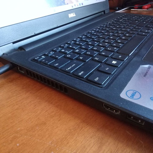 Dell Inspiron 3576 laptop i5 8250U 8GB RAM 750GB HDD AMD Radeon 520