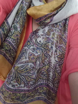 Μεγάλο μαντήλι-φουλάρι 70% βισκόζη, 30% μετάξι, σαν καινούργιο