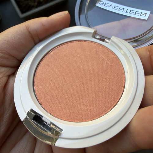 Seventeen Silky Blusher Coral Pearly compact blush