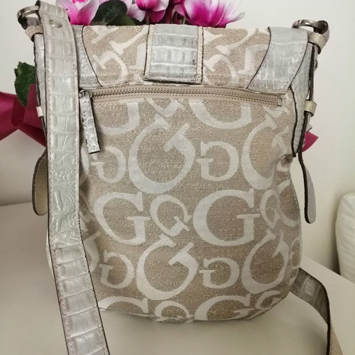 GUESS original beige crossbody bag.