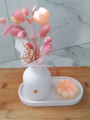Plaster gift set with white jar, dried flowers, pumpkin candle, and 16cm plate