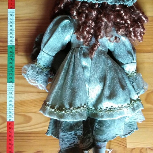 Porcelain doll with green eyes like new