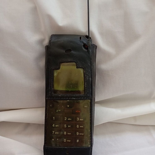 Nokia 2110 (NHE-1XN) vintage retro mobile phone used for parts or repair