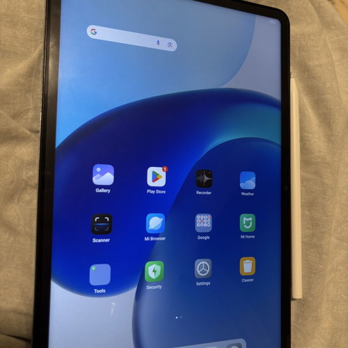 Xiaomi Pad 6 tablet like new with pen and accessories