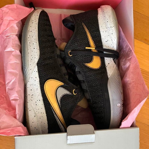 Nike LeBron XX basketball shoes size 42.5 black metallic gold