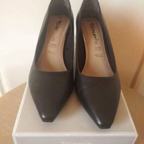 Tamaris leather pumps size 37 black like new with low heel