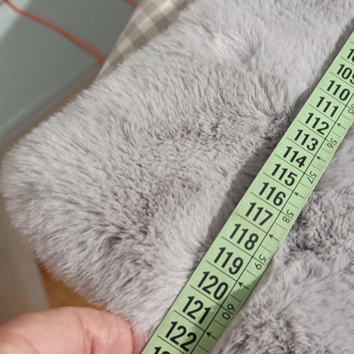Pashmina scarf like new, synthetic fur, gray, warm and practical