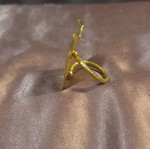 Statement ring with crushed gold effect, like new, gold tone