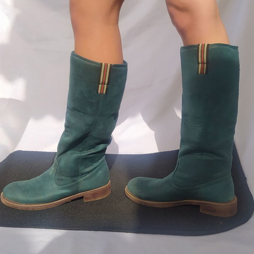 Green low boots with fur lining, size 39