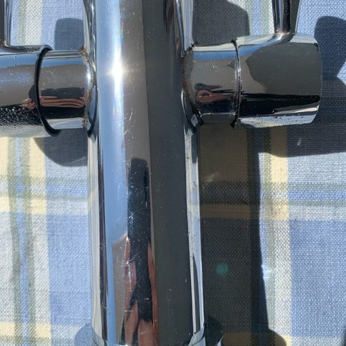 Set of 2 kitchen sink faucets like new, heavy-duty foldable
