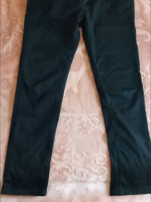 Black pants like new, size 48 but fits 40-42