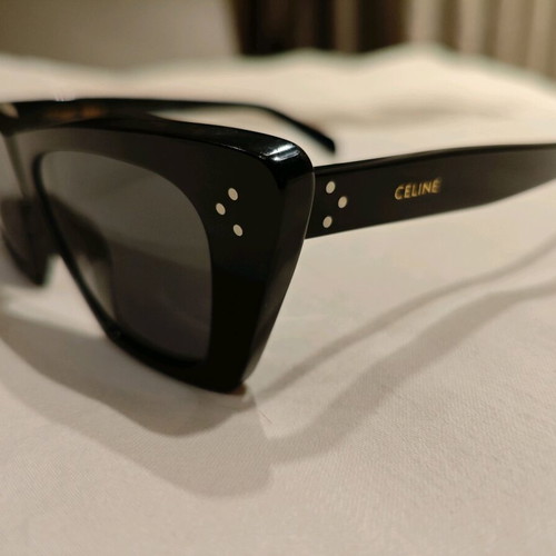Celine40187I sunglasses like new, black