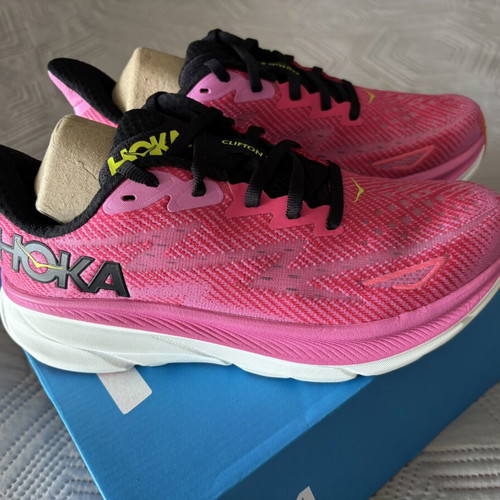HOKA Clifton 9 women's running shoes, pink, size 38