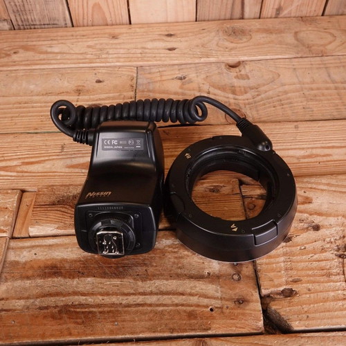Nissin MF-18 Macro Ring Flash like new, compatible with Canon EOS