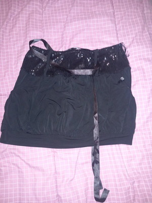 Super mini skirt like new, black with sequins and satin belt size M