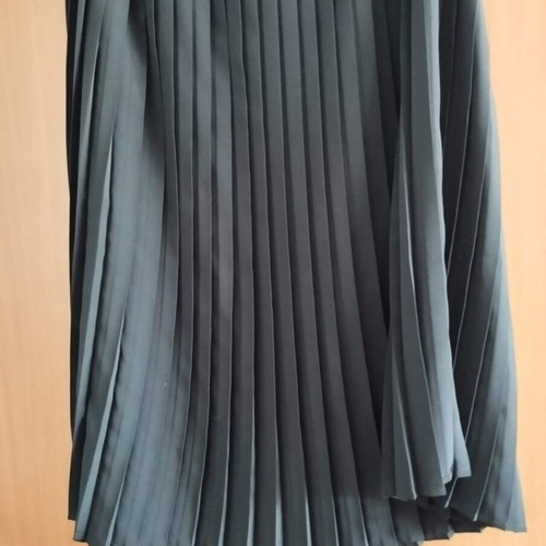 Black pleated midi skirt like new with elastic waist
