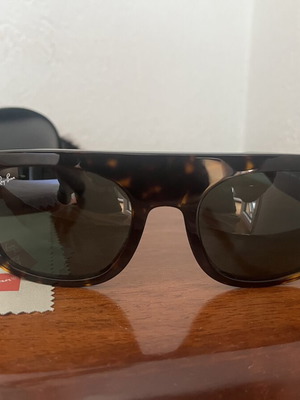 Ray Ban sunglasses with classic tortoise frame and green lenses like new