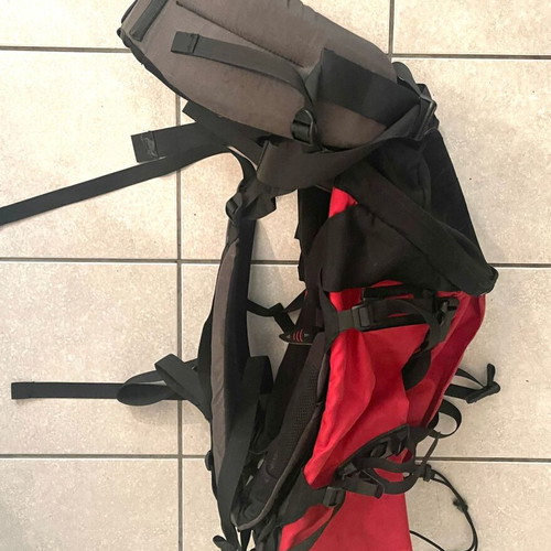 Backpack Millet 65 lt like new, functional European design