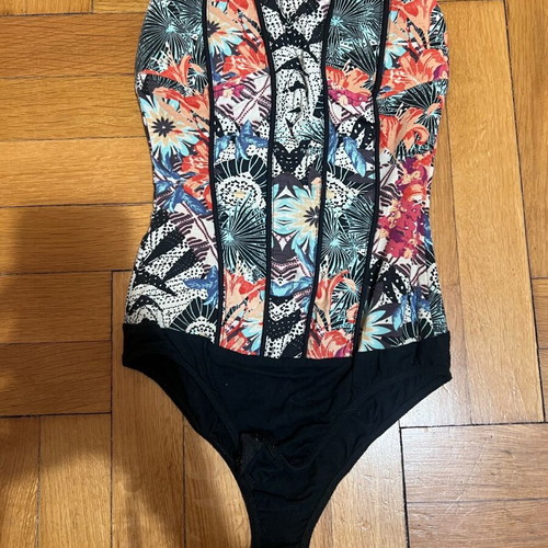 Bershka bodysuit small used, multicolor
