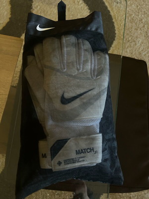 Football gloves new in perfect condition