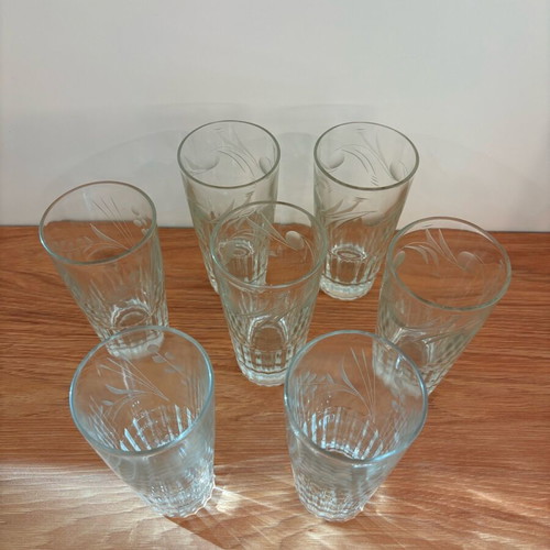 Glass water glasses new, 7 pieces, 2 carved designs