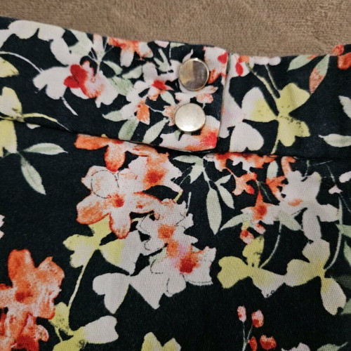Zara shorts like new with floral pattern dark blue size M
