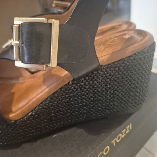 Marco Tozzi sandals platform size 38 like new, black