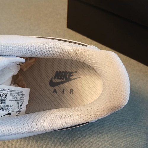 Nike Air Force 1 '07 LV8 White new, size 43