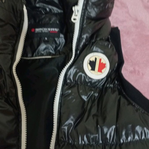 Women's sleeveless black vest like new, size M