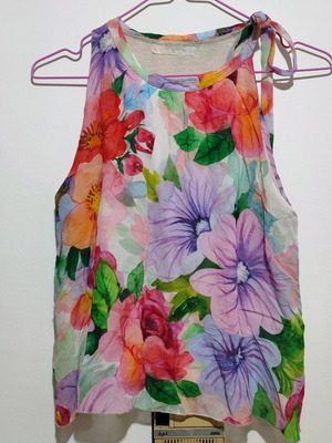 King Kong Women's Top M colorful like new with tie detail