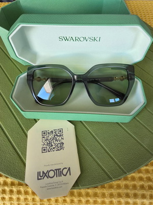 Swarovski SK 6016 Cat-Eye слънчеви очила нови зелени с кристали