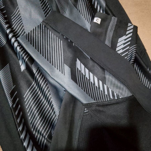 Domyos fitness leggings new, black with grey patterns, size M