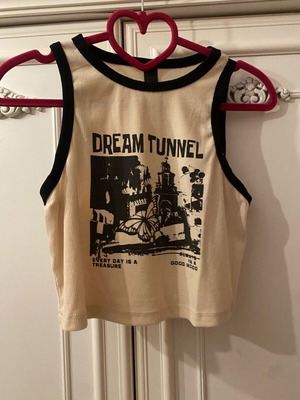 Crop top με σχέδιο L Shein