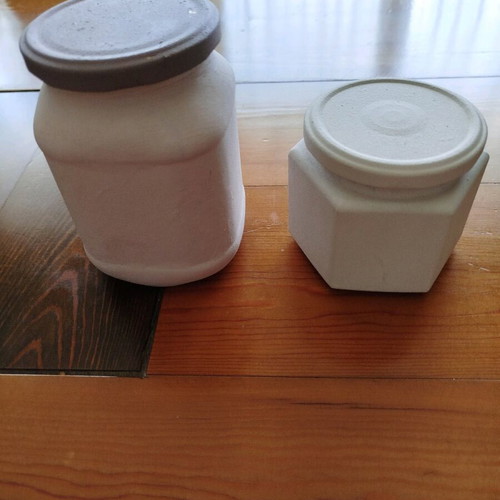 Glass jars used, set with screw lids, 720ml and 220ml