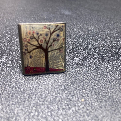 Ring with liquid glass tree design like new, multicolor