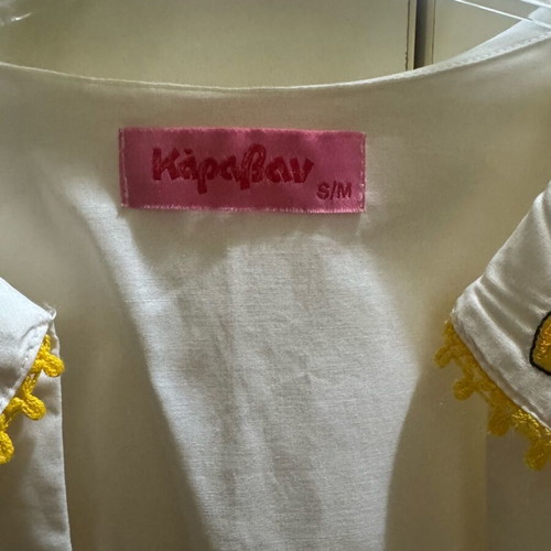 Karavan shirt white like new with collar motif