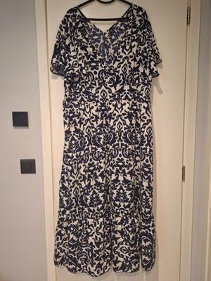 Shein Curve 3XL Maxi Dress like new, white and blue