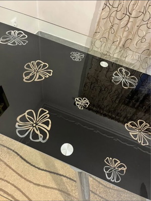 Dining table like new, extendable up to 3 meters