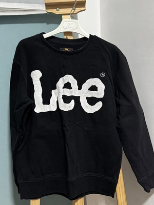 Lee sweatshirt used, very good condition with worn logo