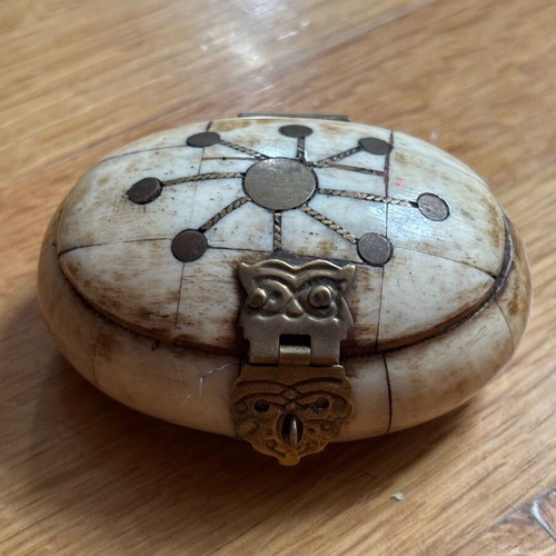 Vintage pillbox made of camel bone like new, handmade 1970