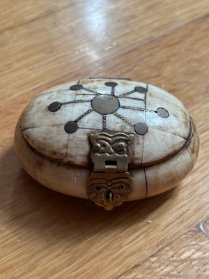 Vintage pillbox made of camel bone like new, handmade 1970