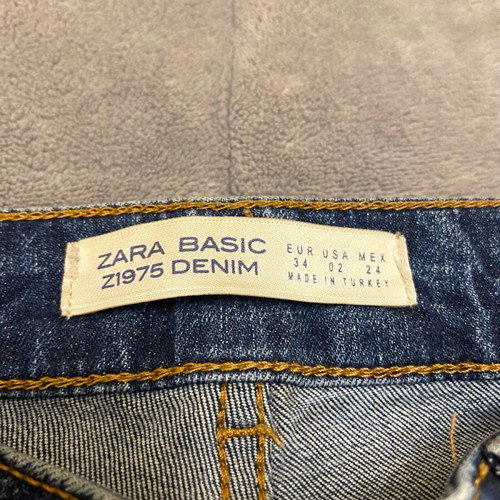 Zara jean with pearls in excellent condition, size XS