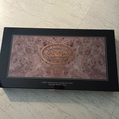 La Aurora Preferidos Hors d’Age 2017 collectible cigar box like new