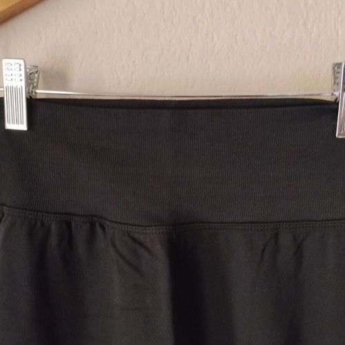 Black seamless capri leggings with push up, new