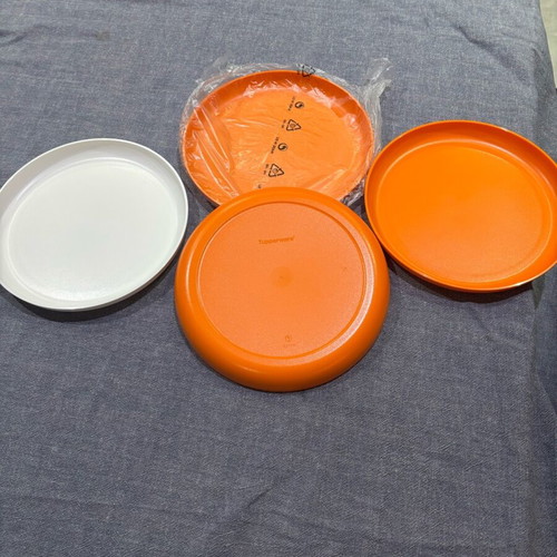 Tupperware plates new, set of 4
