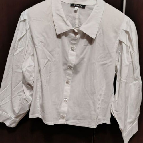 Benissimo crop shirt with balloon sleeve, pleats and pads like new