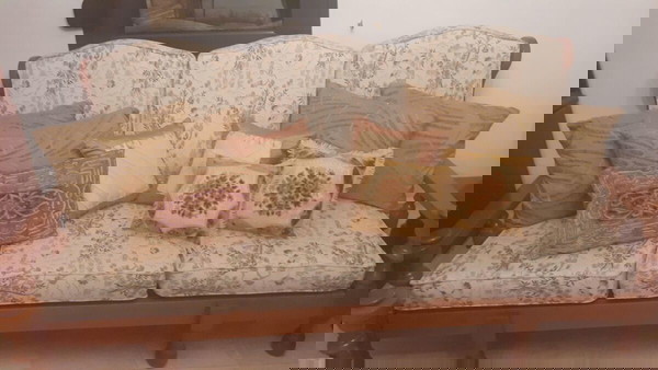 ΕΠΙΠΛΑ ΠΩΛΕΙΤΑΙ ΣΑΛΟΝΙ ΡΕΤΡΟ ΜΕ ΤΑ ΕΠΙΠΛΑ ΠΟΥ ΦΑΙΝΟΝΤΑΙ ΣΤΙΣ ΦΩΤΟ
