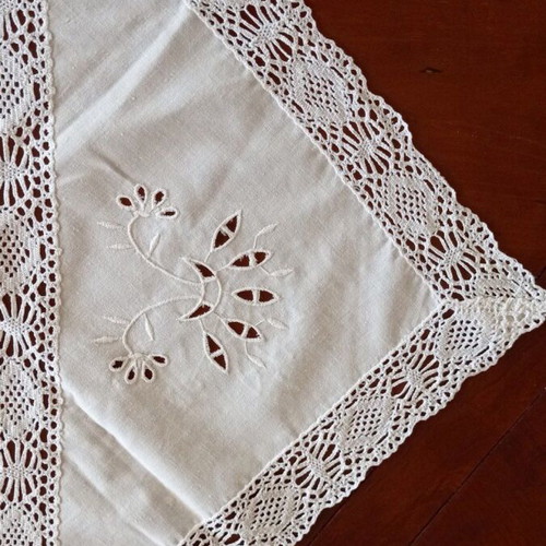 Vintage white tablecloth with lace and embroidery 79x77 cm like new