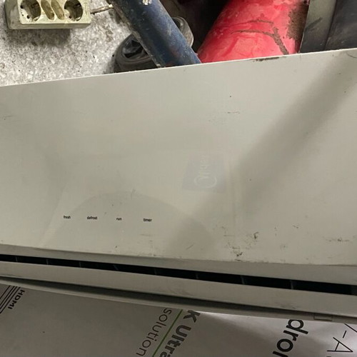 MIDEA Air Conditioner 9000btu used, no remote, refrigerant leak